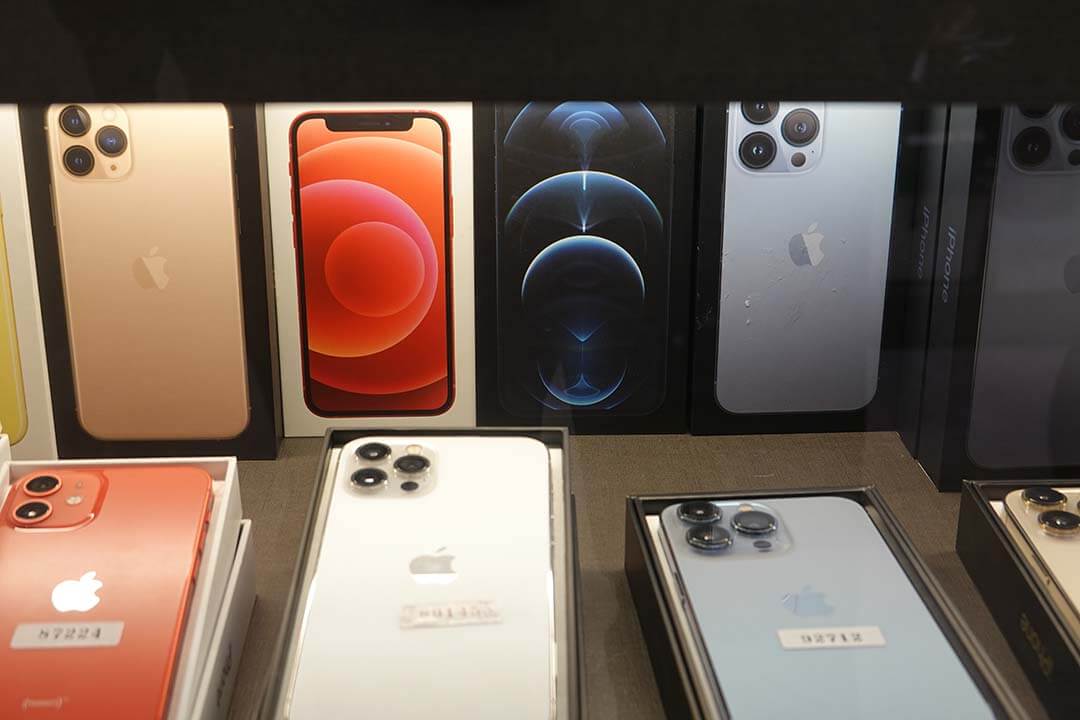 青蘋果3C展示多款iPhone回收機型|手機盒裝完整保存良好